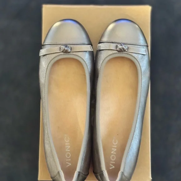 Vionic Amorie Pewter Metallic Leather Slip On Bow Ballet Flats US Sz 8.5. - Picture 10 of 12